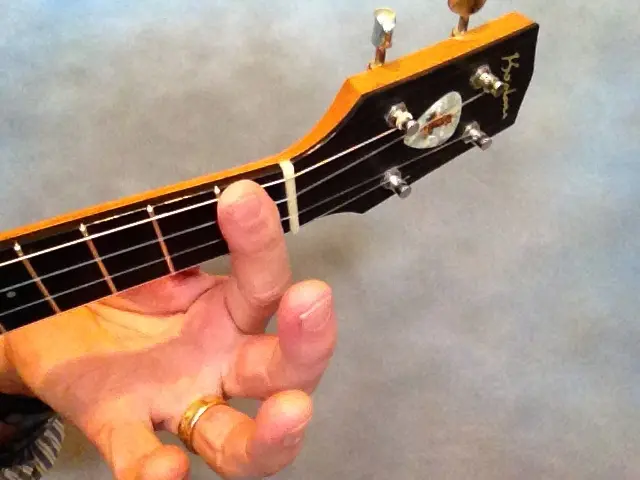 barre-behind-fret-4-strings